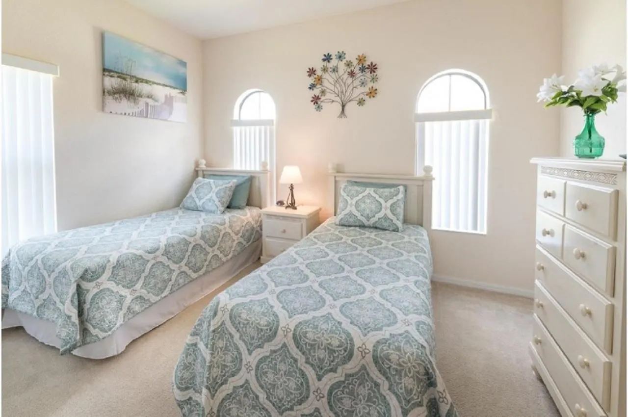 Three-Bedroom Pool Home Davenport Holiday home