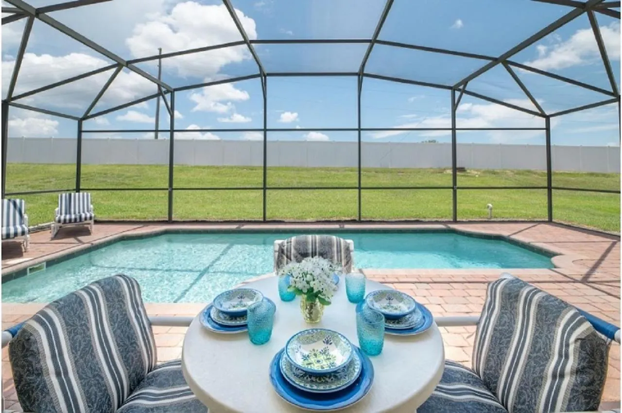 Three-Bedroom Pool Home Davenport Holiday home