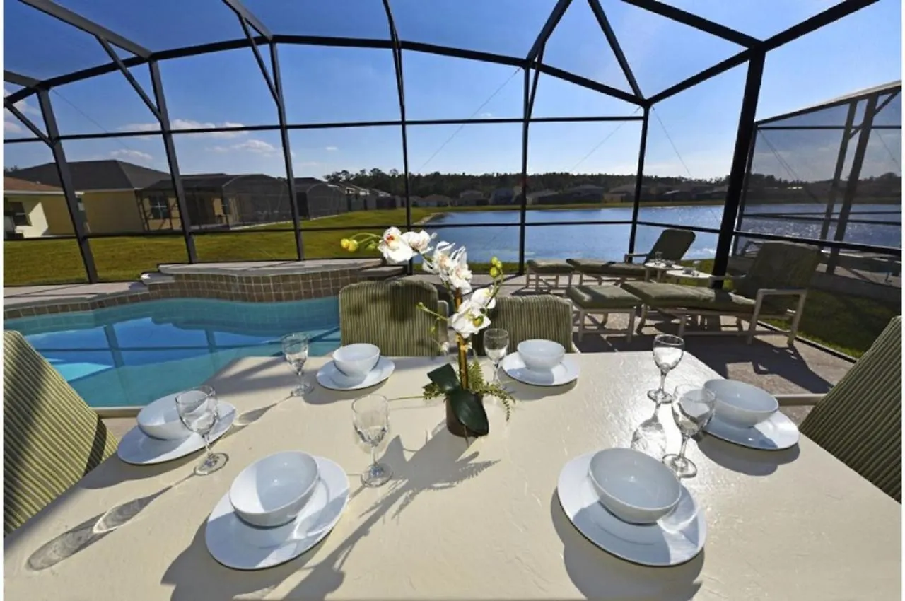 Three-Bedroom Pool Home Davenport